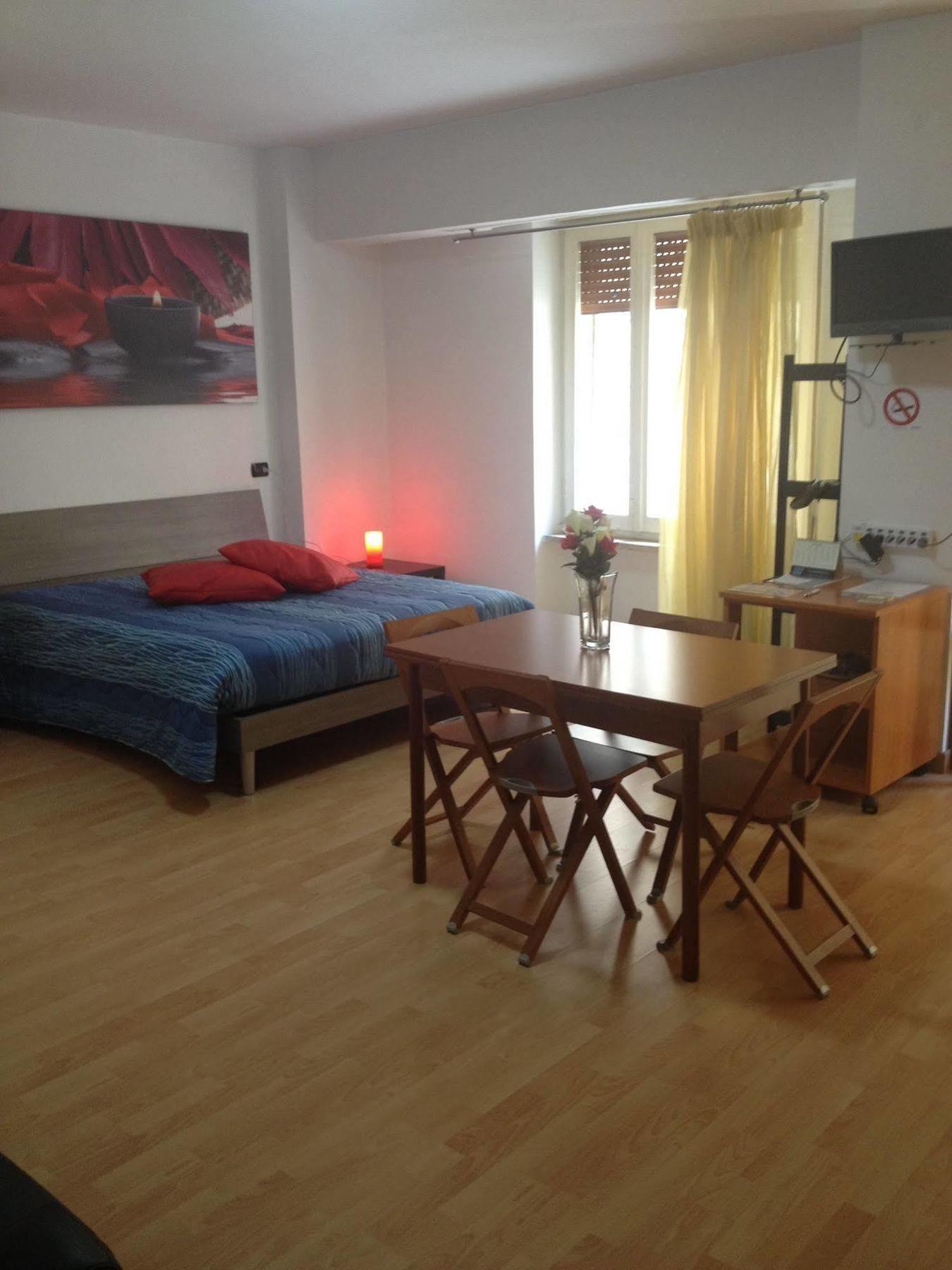 Casa Vacanze House Eden Roma Esterno foto